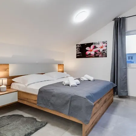 Tica By Interhome